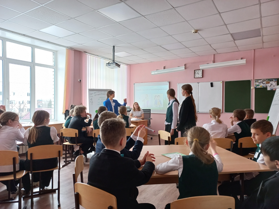 Команда «Филологи» достойно выступает на Педагогическом дебюте!